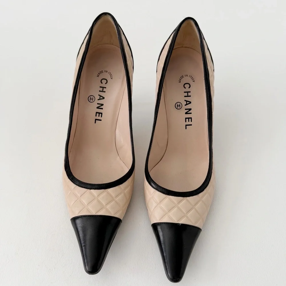 CHANEL || Beige Quilted Leather Black Cap Toe Pointed Pumps Heels EU 37